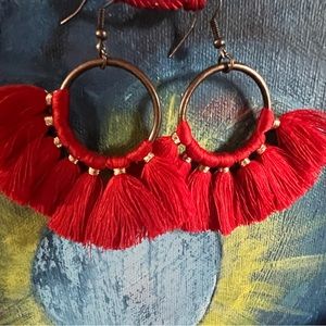 Light weight casual earrings